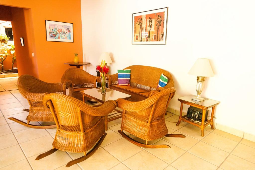 Hotel El Almendro Манагуа Экстерьер фото