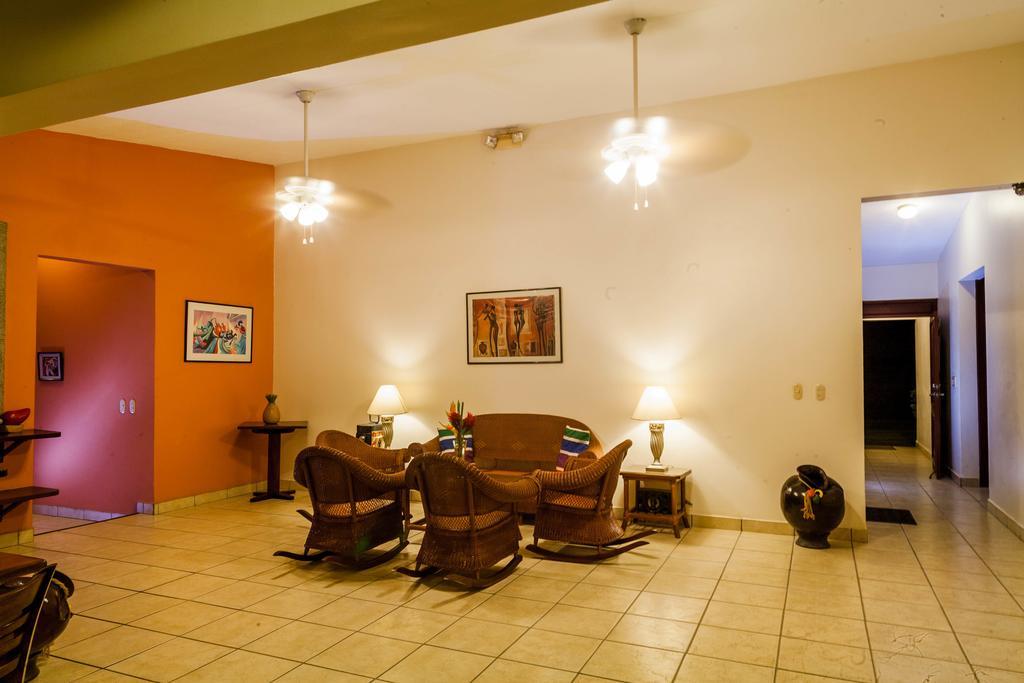 Hotel El Almendro Манагуа Экстерьер фото