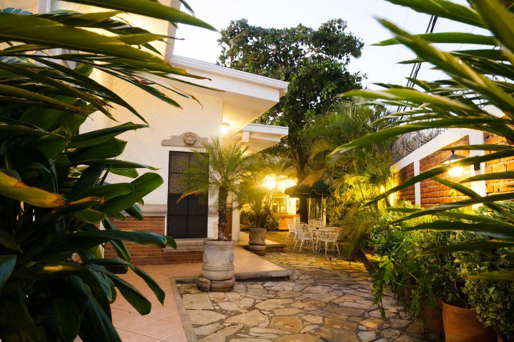 Hotel El Almendro Манагуа Экстерьер фото