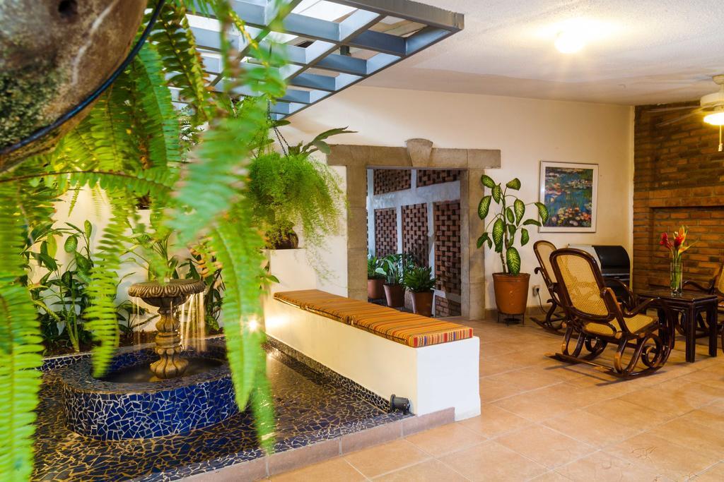 Hotel El Almendro Манагуа Экстерьер фото