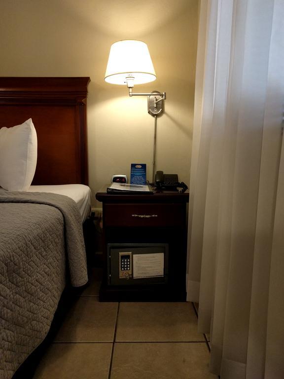 Hotel El Almendro Манагуа Экстерьер фото