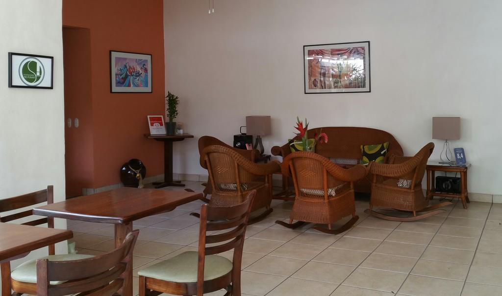 Hotel El Almendro Манагуа Экстерьер фото